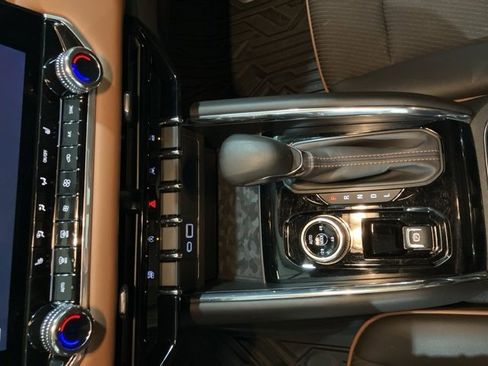 Used 2024 GMC Canyon AT4 w/ Technology Package image 17