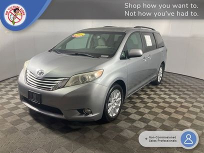 Used 2017 Toyota Sienna LE
