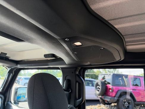 Used 2025 Jeep Wrangler Unlimited Sahara AWD/4WD image 14