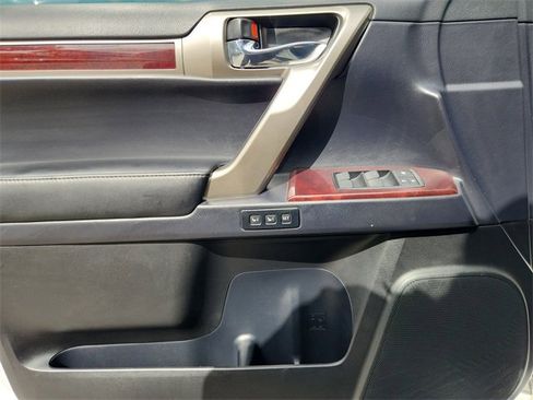 Used 2017 Lexus GX 460 Premium w/ Premium Package image 23