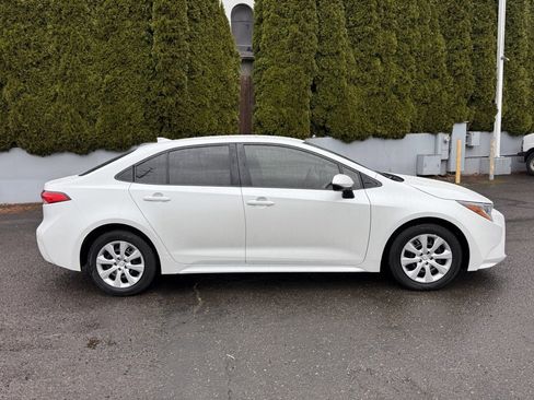 Certified 2022 Toyota Corolla LE image 10