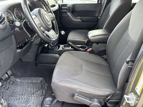 Used 2016 Jeep Wrangler Unlimited Sport AWD/4WD image 12