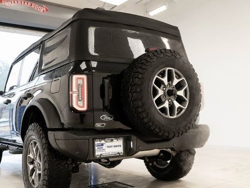 Used 2023 Ford Bronco Badlands image 12