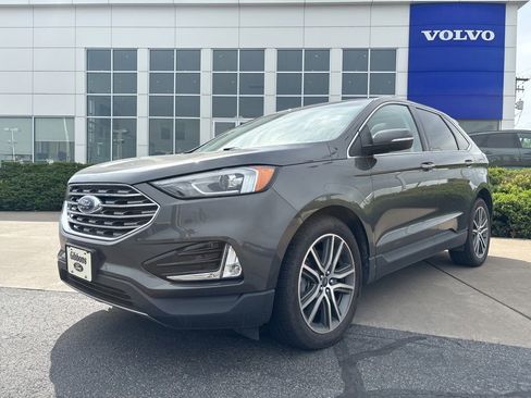 Used 2019 Ford Edge Titanium w/ Cold Weather Package AWD/4WD image 33