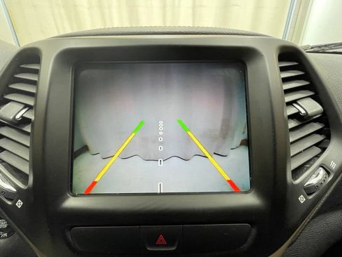 Used 2017 Jeep Cherokee Limited AWD/4WD image 25