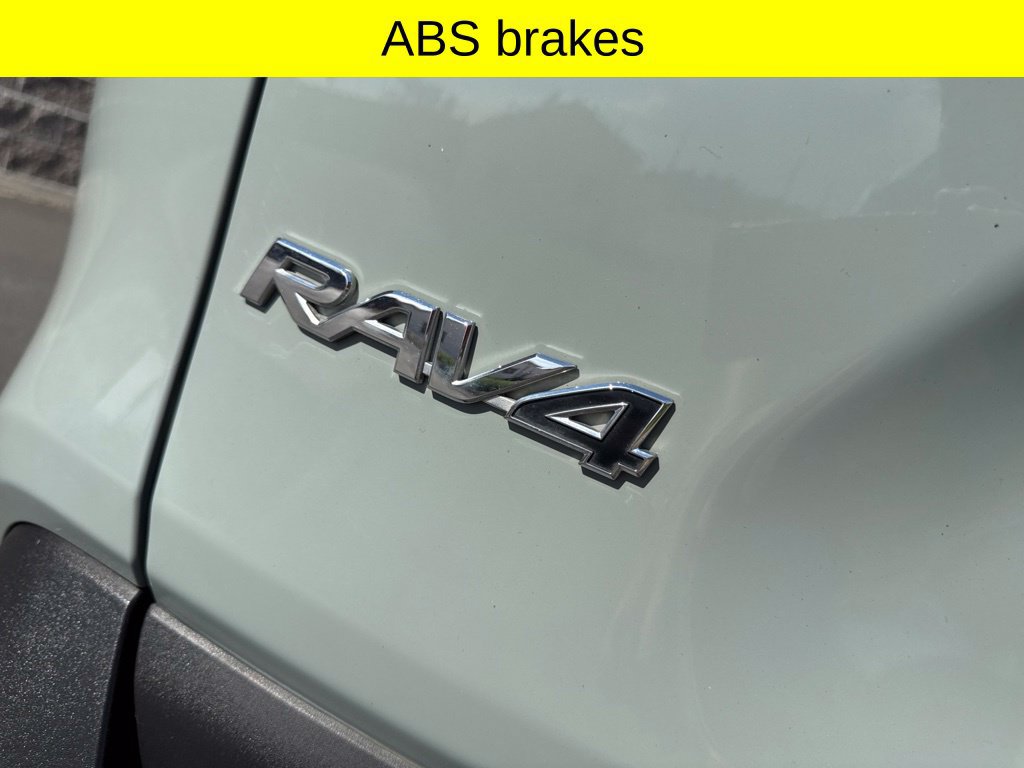 Used 2021 Toyota RAV4 XLE AWD/4WD image 11