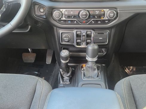 Used 2025 Jeep Wrangler Unlimited Sahara w/ Safety Group AWD/4WD image 20
