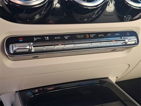 Used 2025 Mercedes-Benz GLA 250 image 14