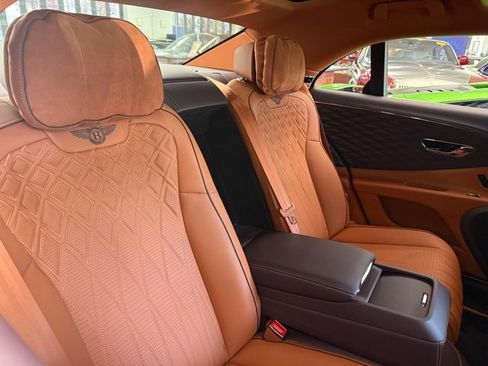 Used 2020 Bentley Flying Spur W12 image 30