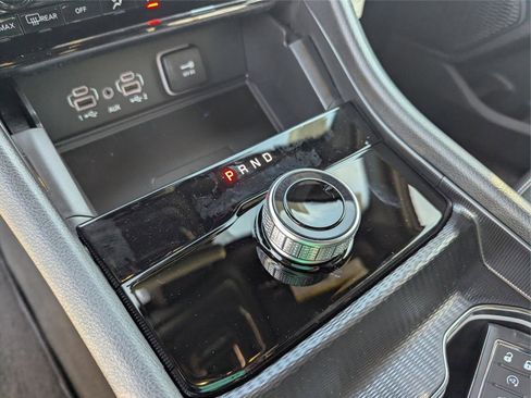 New 2025 Jeep Grand Cherokee Altitude image 28