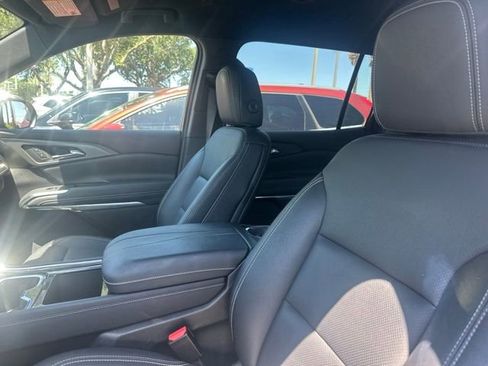 Used 2025 Chevrolet Traverse LT FWD image 18