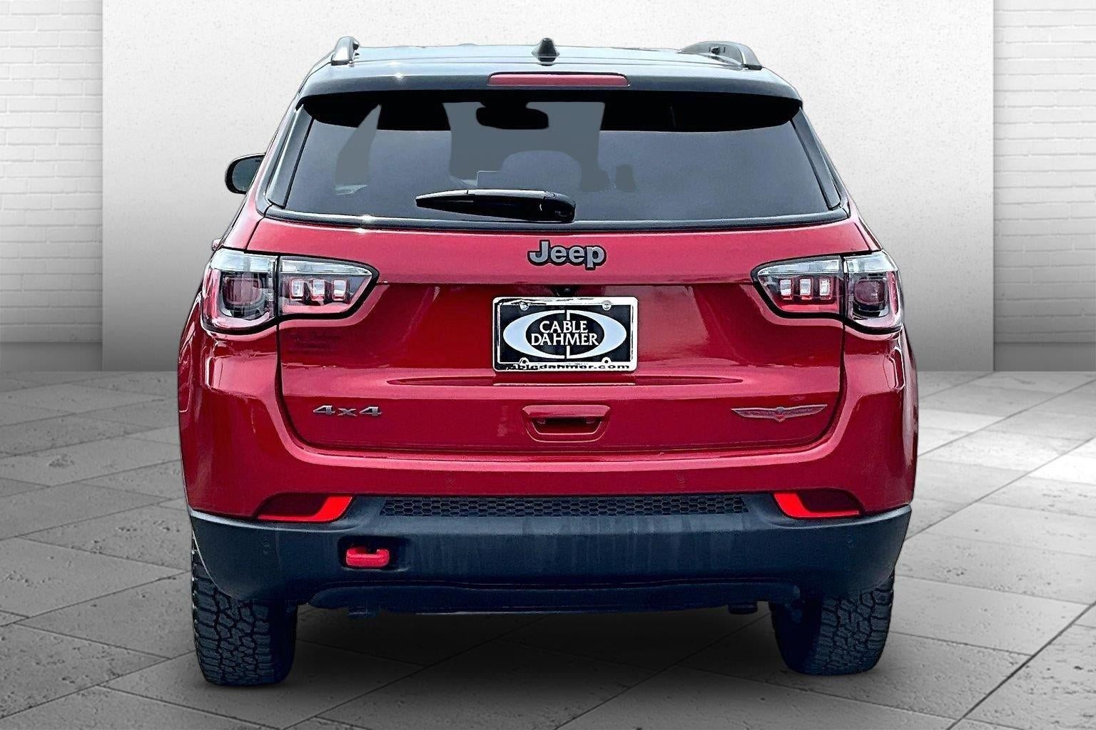 Used 2025 Jeep Compass Trailhawk AWD/4WD image 3