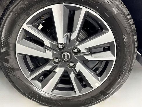 Used 2024 Nissan Versa SV w/ Trunk Package image 23