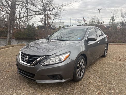 Used 2016 Nissan Altima 2.5 SL w/ 2.5 Technology Package image 11