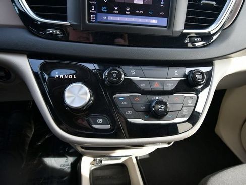 Used 2024 Chrysler Voyager LX FWD image 27