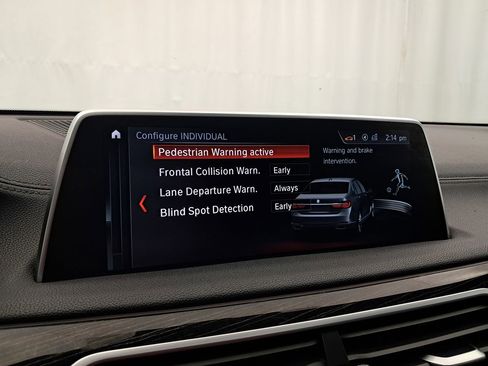 Used 2019 BMW 750i xDrive w/ M Sport Package image 18