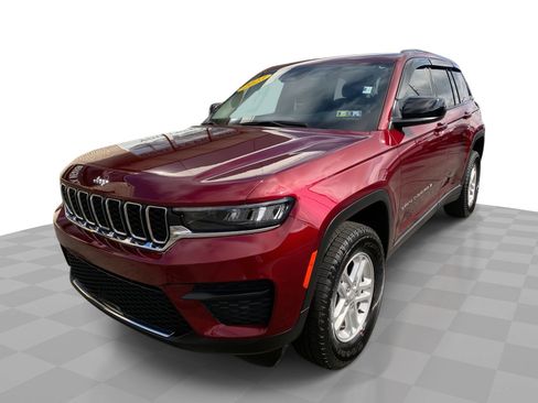 Used 2023 Jeep Grand Cherokee Laredo image 28