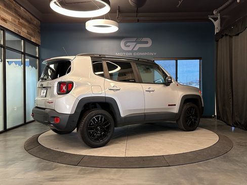 Used 2017 Jeep Renegade Trailhawk w/ Premium Trailhawk Package image 3