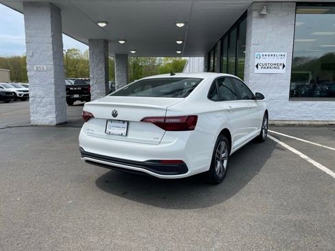 Used 2023 Volkswagen Jetta SE w/ Panoramic Sunroof Package FWD image 6