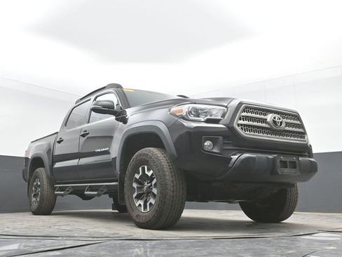 Used 2017 Toyota Tacoma TRD Off-Road w/ Premium & Technology Package image 27