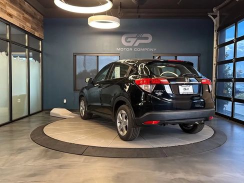 Used 2021 Honda HR-V LX image 5
