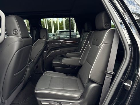 Certified 2024 Cadillac Escalade Premium Luxury image 12
