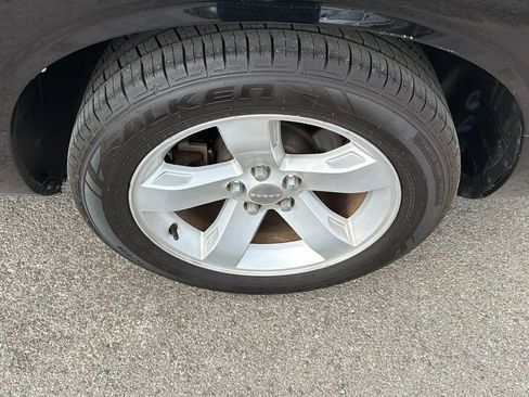 Used 2014 Dodge Challenger SXT RWD image 29