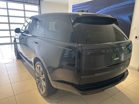 Used 2024 Land Rover Range Rover Long Wheelbase SE image 2