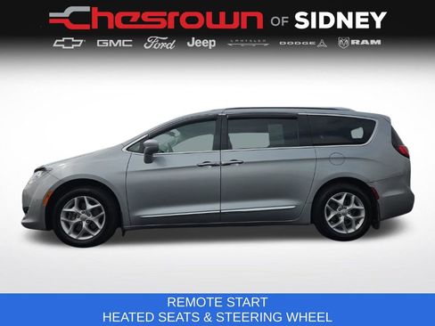Used 2019 Chrysler Pacifica Touring-L w/ Tire & Wheel Group FWD image 16