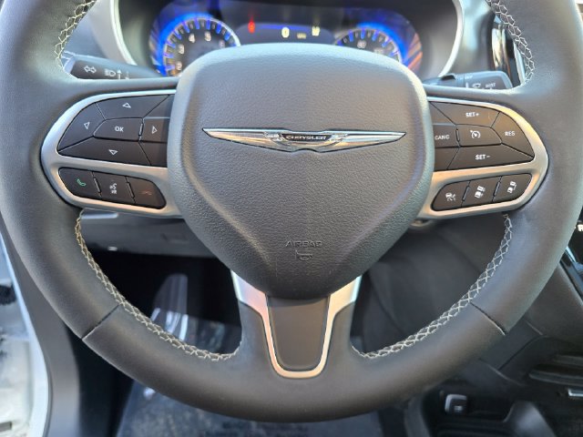 Certified 2025 Chrysler Pacifica Select w/ Fav Edition Package FWD image 34