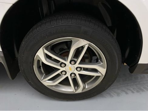 Used 2017 Chevrolet Equinox Premier w/ Enhanced Convenience Package AWD/4WD image 17