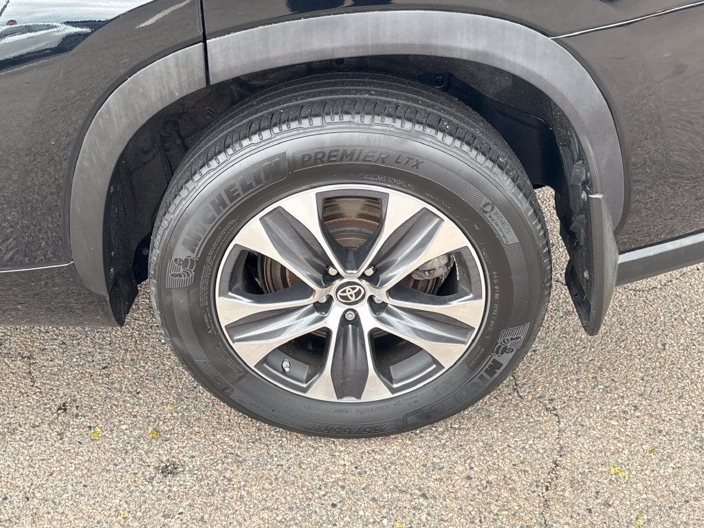 Used 2024 Toyota Highlander XLE AWD/4WD image 42