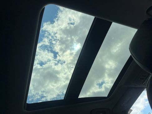 New 2025 Nissan Kicks SR w/ SR Premium Package image 18