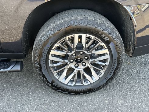 Certified 2025 Chevrolet Suburban Z71 image 15