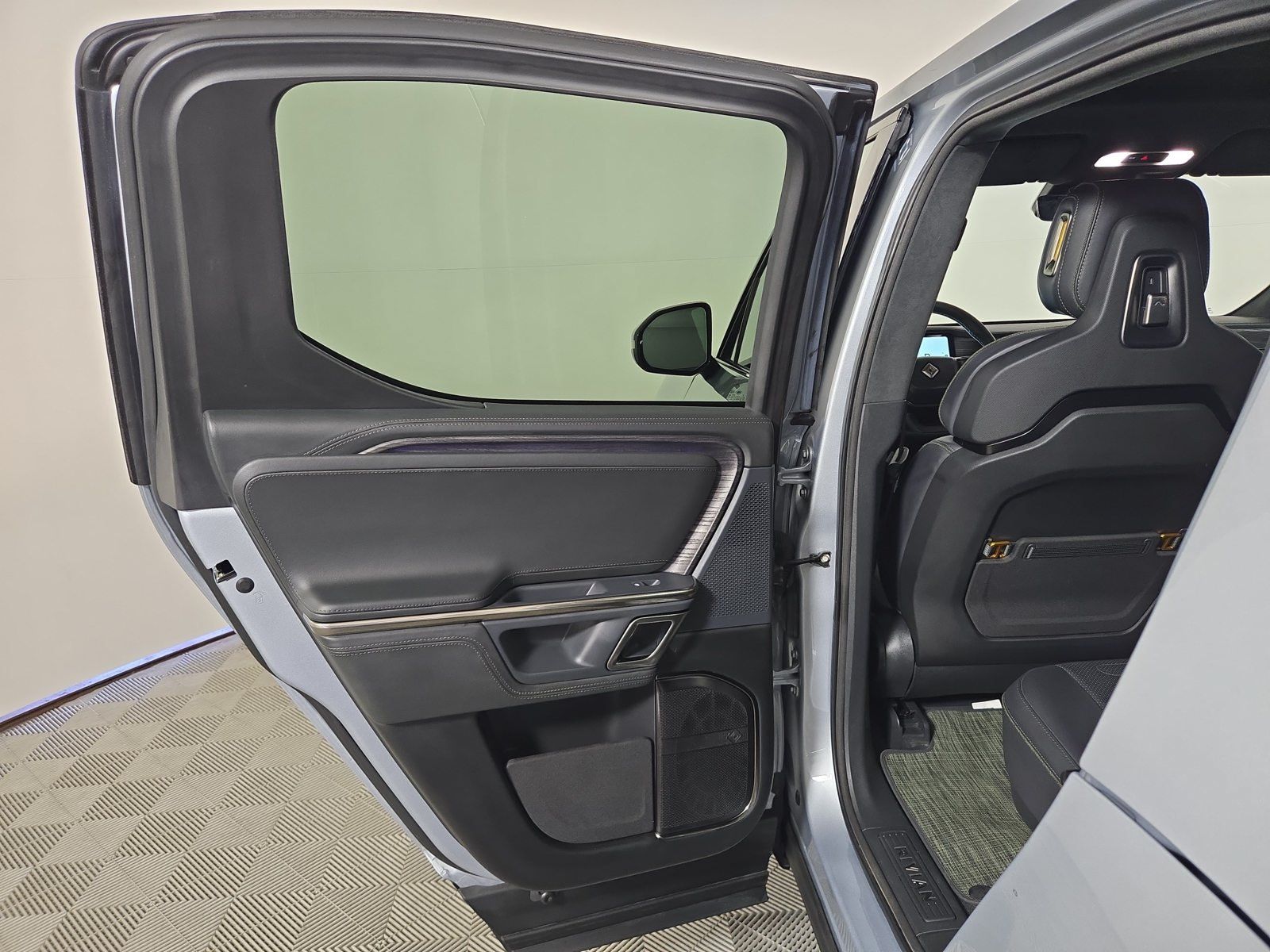 Used 2024 Rivian R1T Adventure Dual AWD/4WD image 17
