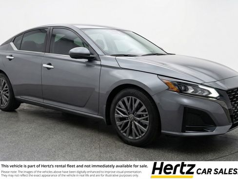 Used 2025 Nissan Altima 2.5 SV image 1