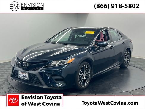 Used 2020 Toyota Camry SE w/ Cold Weather Package image 1