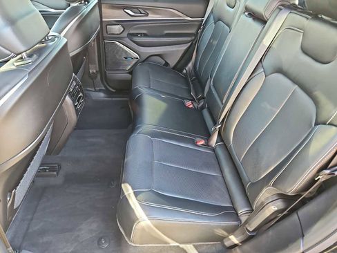 Used 2023 Jeep Grand Cherokee Overland w/ Advanced Protech Group III image 21