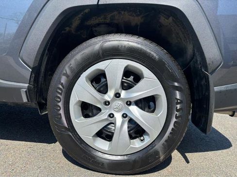 Used 2022 Toyota RAV4 LE image 4