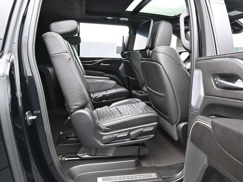 Used 2024 Cadillac Escalade ESV Premium Luxury Platinum AWD/4WD image 46