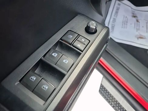 Used 2018 Toyota Tacoma TRD Sport image 12