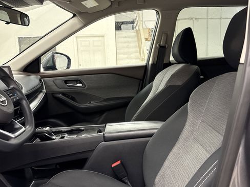 Used 2023 Nissan Rogue SV image 4