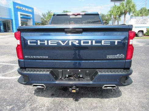 Used 2022 Chevrolet Silverado 1500 High Country w/ Technology Package AWD/4WD image 6