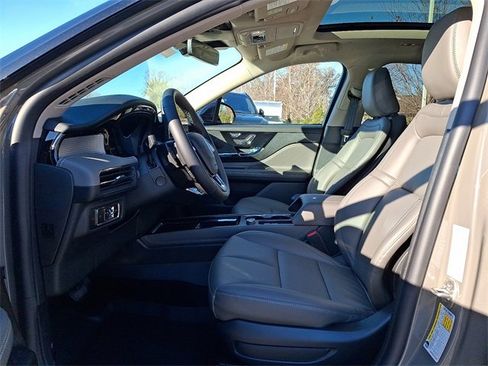 New 2026 Lincoln Corsair Premiere image 6