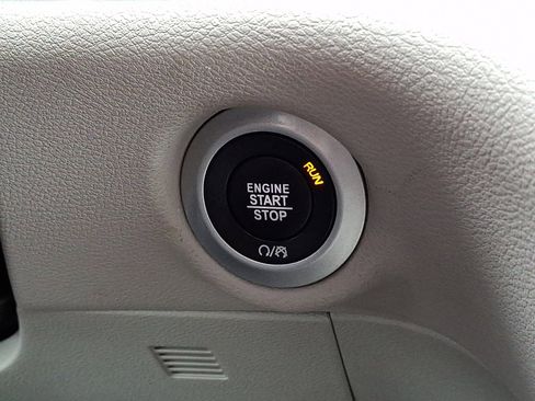 Used 2018 Chrysler Pacifica Touring-L Plus image 24