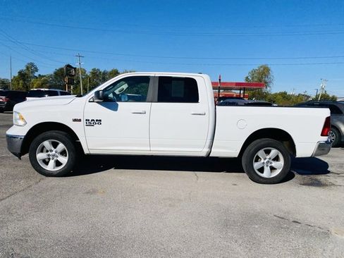 Used 2019 RAM 1500 Classic SLT image 2