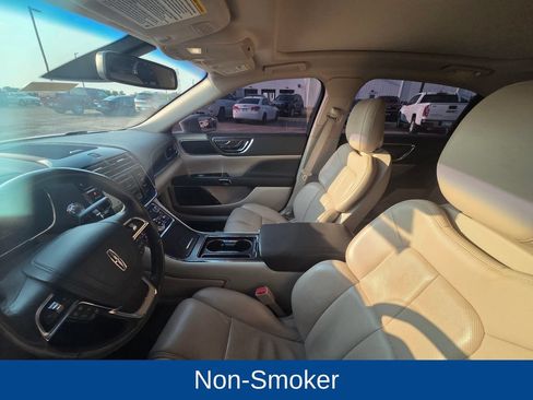 Used 2019 Lincoln Continental Select w/ Continental Climate Package AWD/4WD image 12
