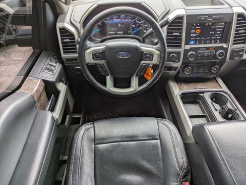 Used 2019 Ford F250 Lariat w/ Lariat Value Package image 4