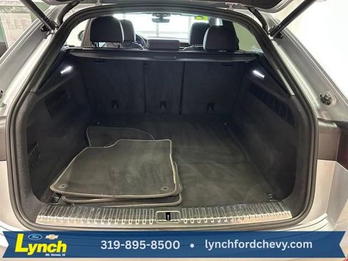 Used 2022 Audi Q8 Premium Plus w/ Premium Plus Package image 24