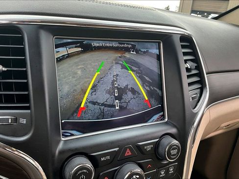 Used 2018 Jeep Grand Cherokee Overland image 14